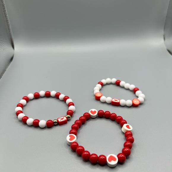 ❤️3/$8❤️ Beaded Valentine Bracelets 3 Set - HANDMADE - #185 - Picture 1 of 2